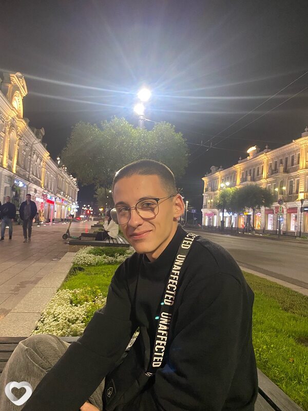 Денис, 21, Омске — анкета №2558987