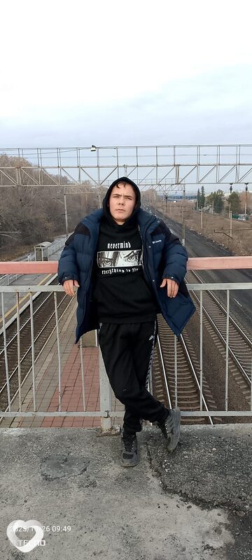 Дмитрий, 19, Новосибирске — анкета №2559306