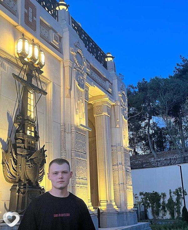 Антон, 19, Севастополе — анкета №2561109