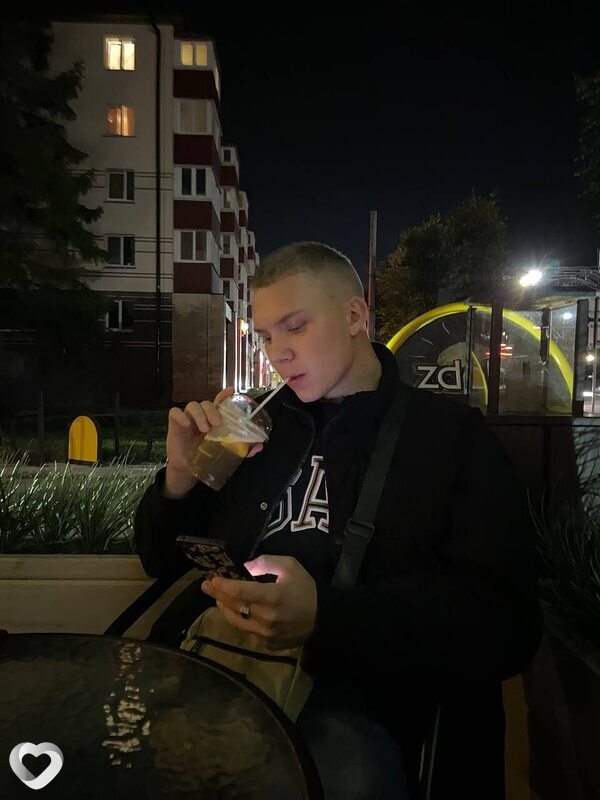 Илья, 21, Витебске — анкета №2563647