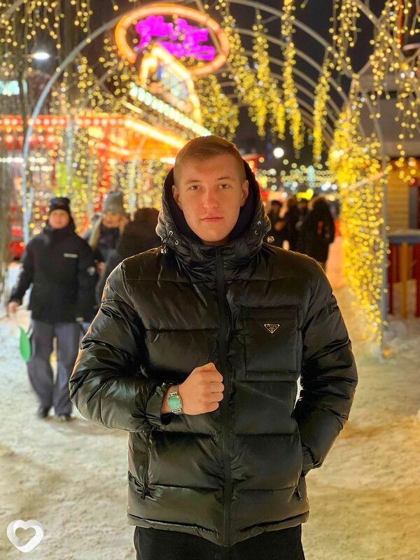 Максим, 22, Омске — анкета №2570095