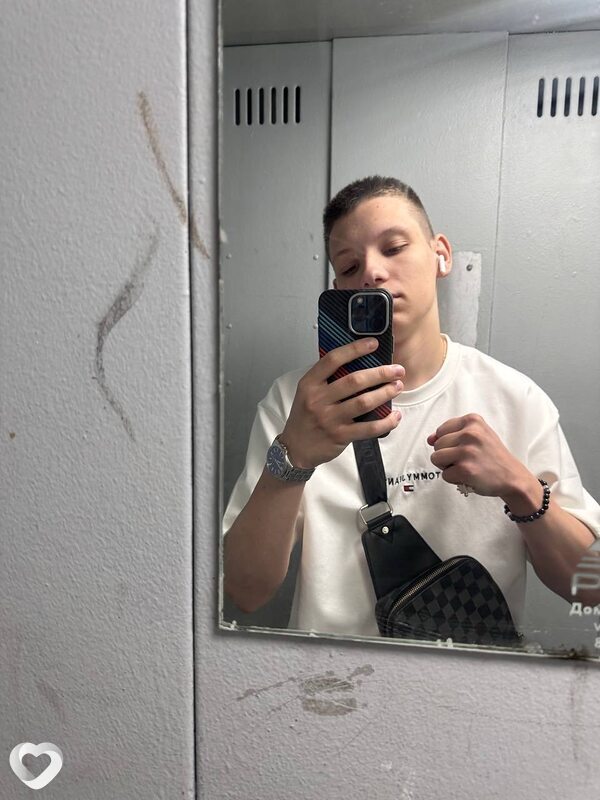 Андрей, 19, Москве — анкета №2570454