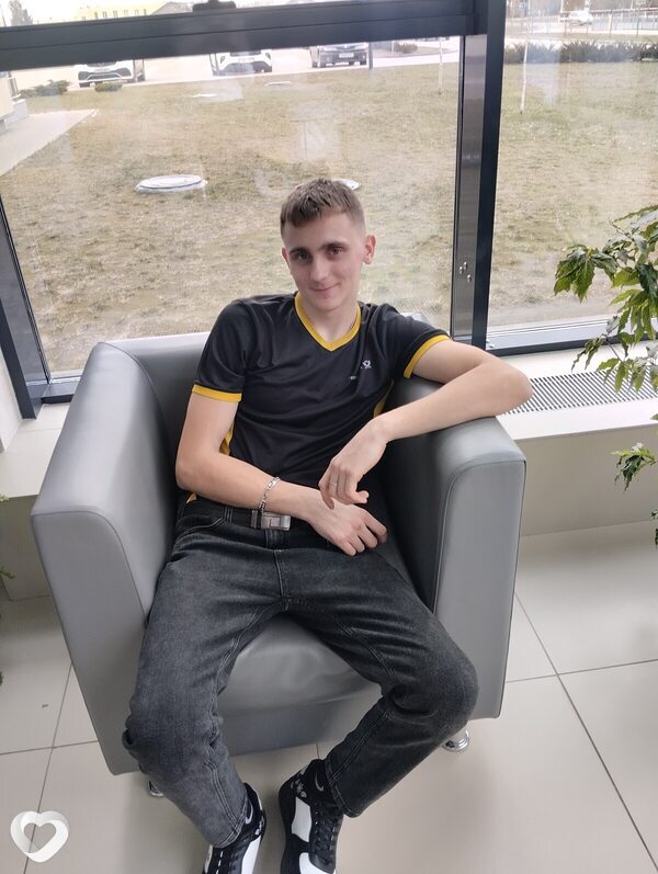 Виталя, 21, Иванове — анкета №2570359