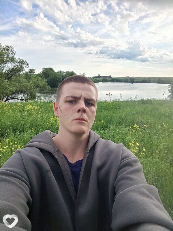 Максим, 19, Барнауле — анкета №2570918