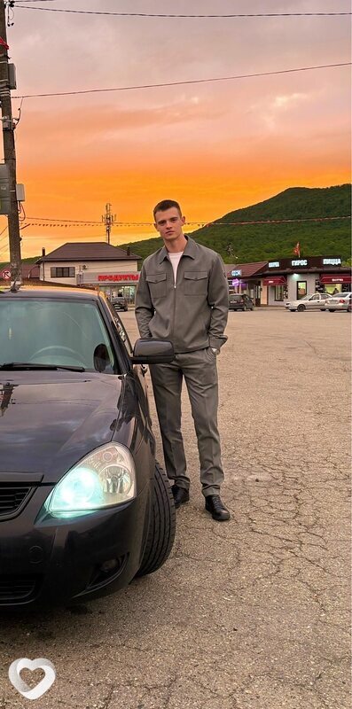 Олег, 25, Азове — анкета №2573379
