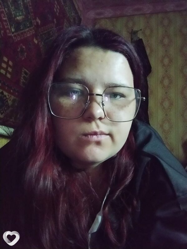 Алёна, 21, Луганске — анкета №2573416