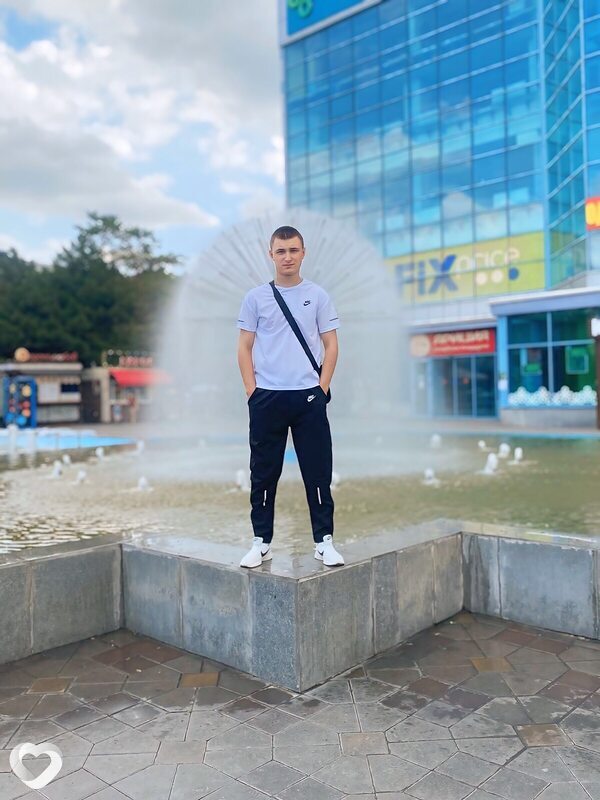 Дмитрий, 21, Новочеркасске — анкета №2575426