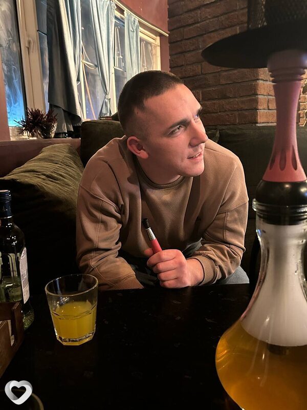 Олег, 22, Москве — анкета №2575638