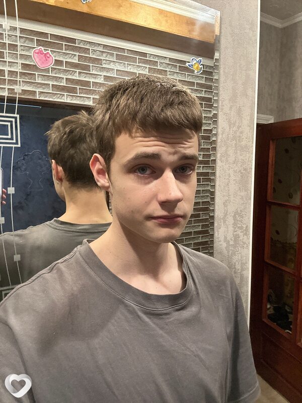 Артём, 19, Гомеле — анкета №2578471