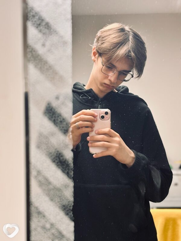 Антон, 19, Пскове — анкета №2580228