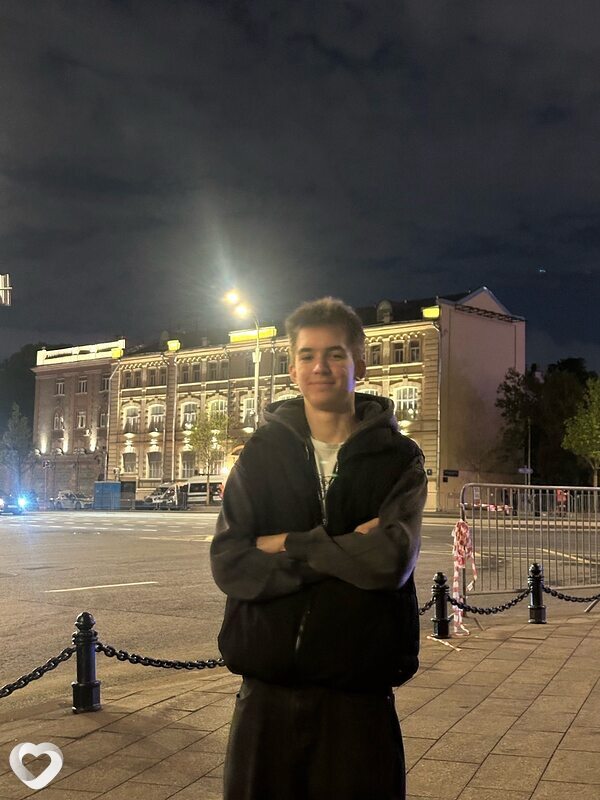 Илья, 19, Москве — анкета №2582354