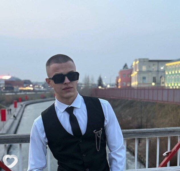 Артём, 20, Кореновске — анкета №2585036