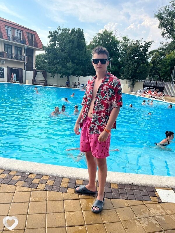 Александр, 19, Новороссийске — анкета №2586000