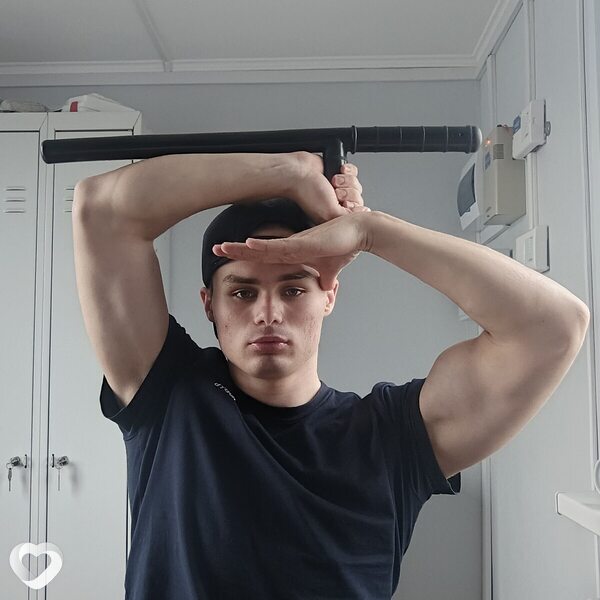 Олег, 22, Новомосковске — анкета №2588945