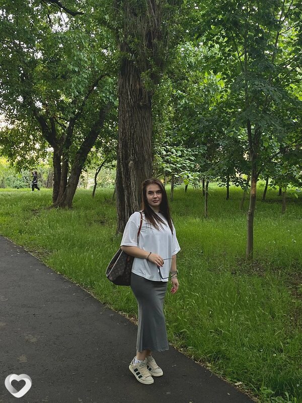 Карина, 23, Ялте — анкета №2591887