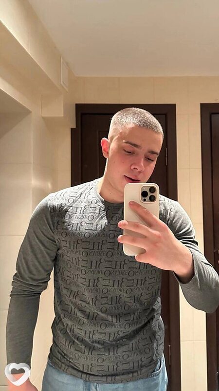 Арсений, 23, Москве — анкета №2593408