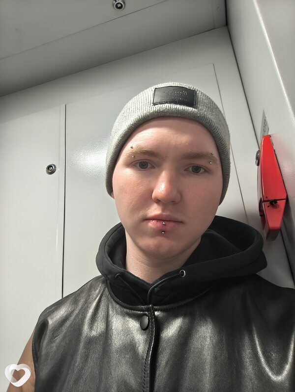 Антон, 22, Москве — анкета №2593942