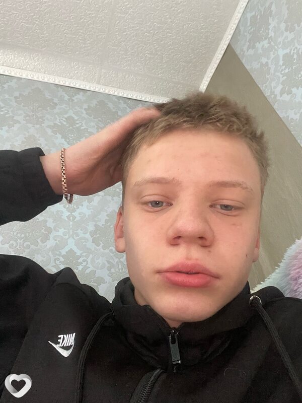 Артемий, 19, Омске — анкета №2594219