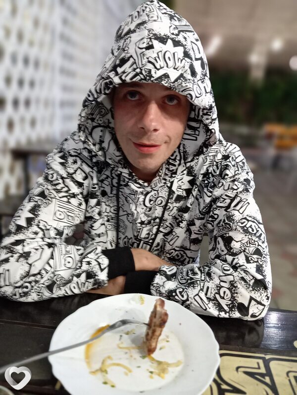 Максим, 25, Самаре — анкета №2595381
