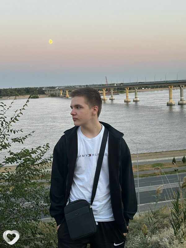 Иван, 19, Москве — анкета №2595932