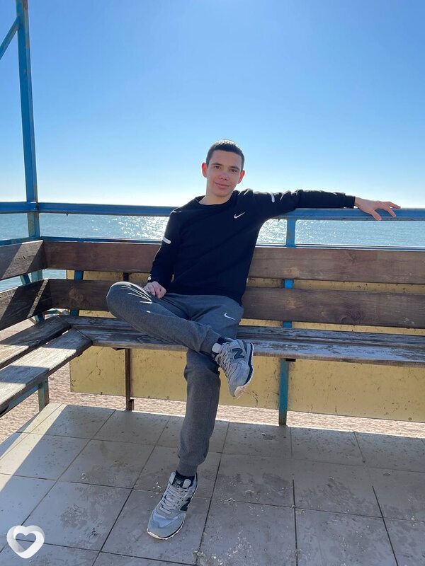 Стас, 21, Донецке — анкета №2596811
