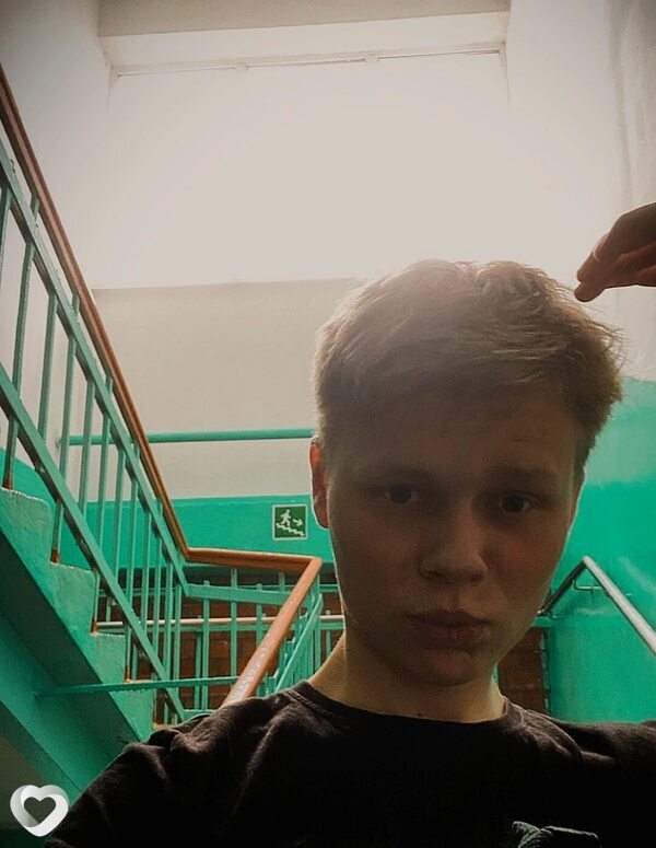 Ярослав, 19, Москве — анкета №2598636