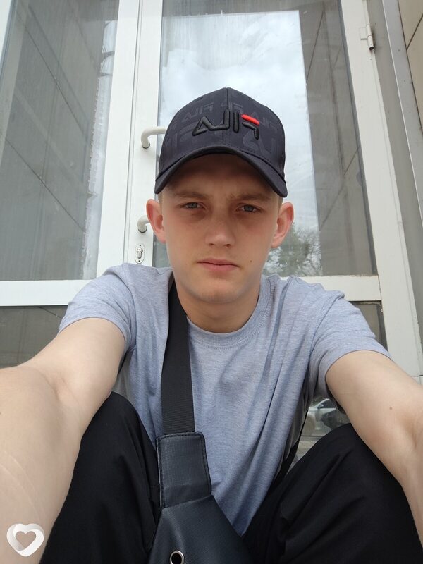 Сергей, 21, Миллерове — анкета №2598993