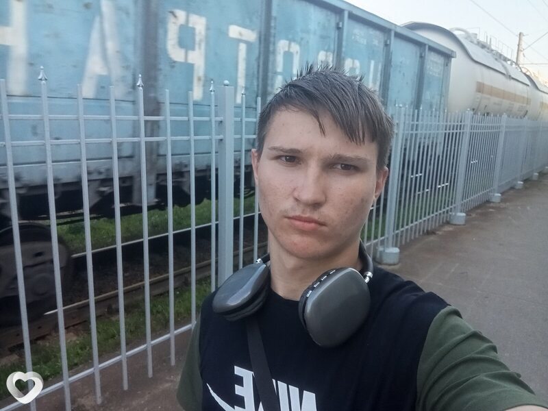 Олег Комиссаров, 19, Гатчине — анкета №2601218