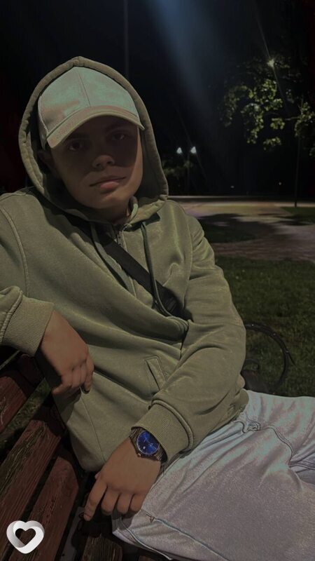 Илья, 19, Минске — анкета №2604341