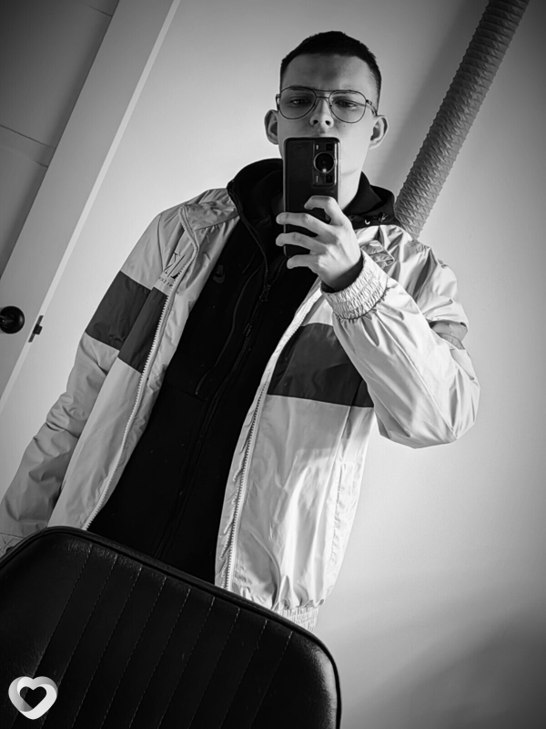 Влад, 21, Тюмени — анкета №2609412