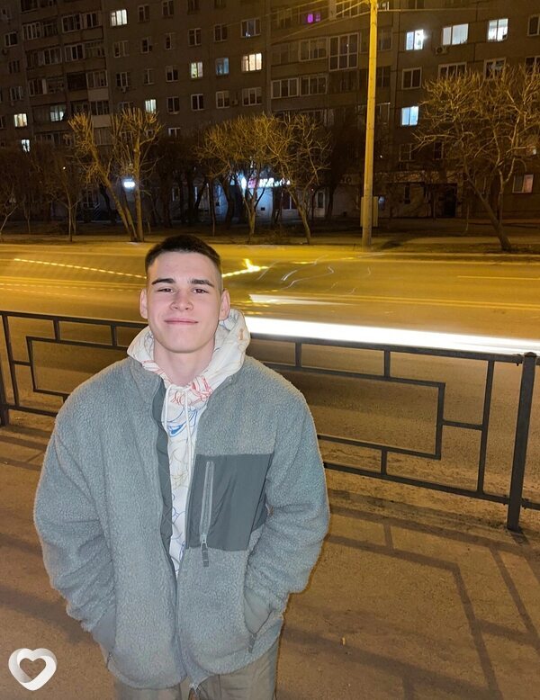 Денис, 24, Екатеринбурге — анкета №2609930