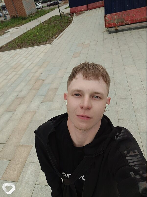 Артем, 27, Москве — анкета №2614084
