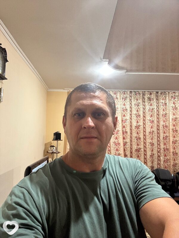 Александр, 31, Снежном — анкета №2620211