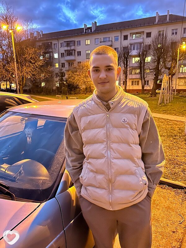 Илья, 21, Калининграде — анкета №2620466