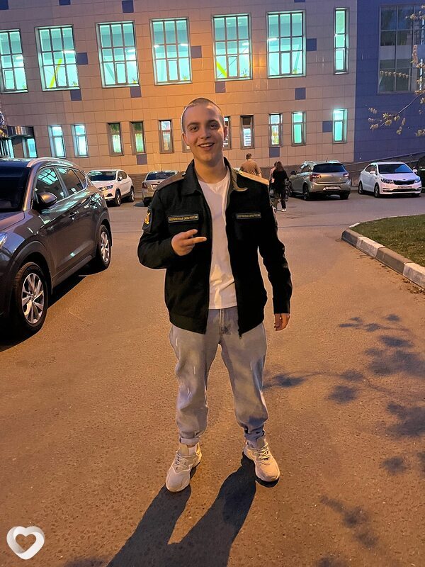 Иван, 21, Москве — анкета №2625239