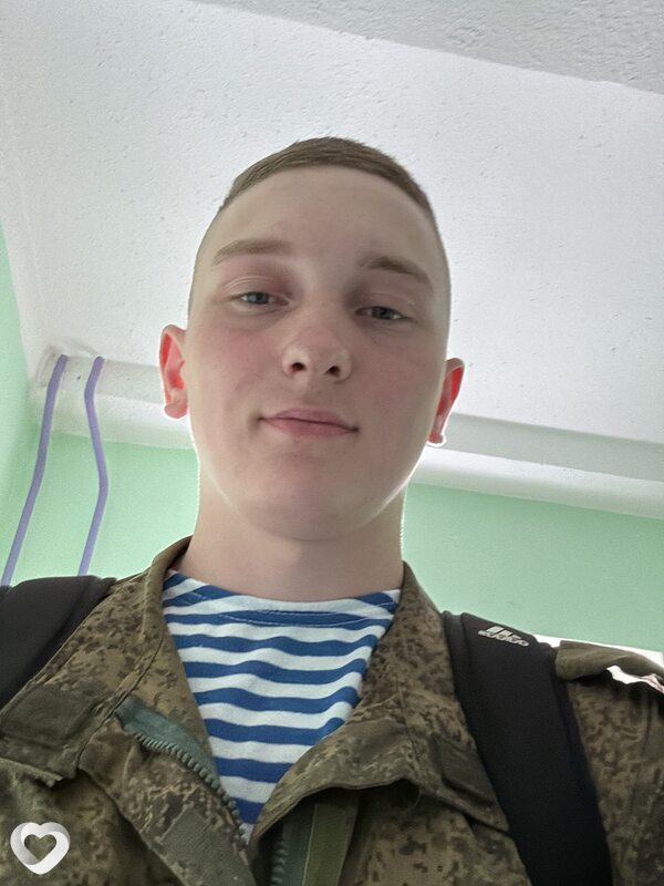 Денис, 22, Москве — анкета №2627253