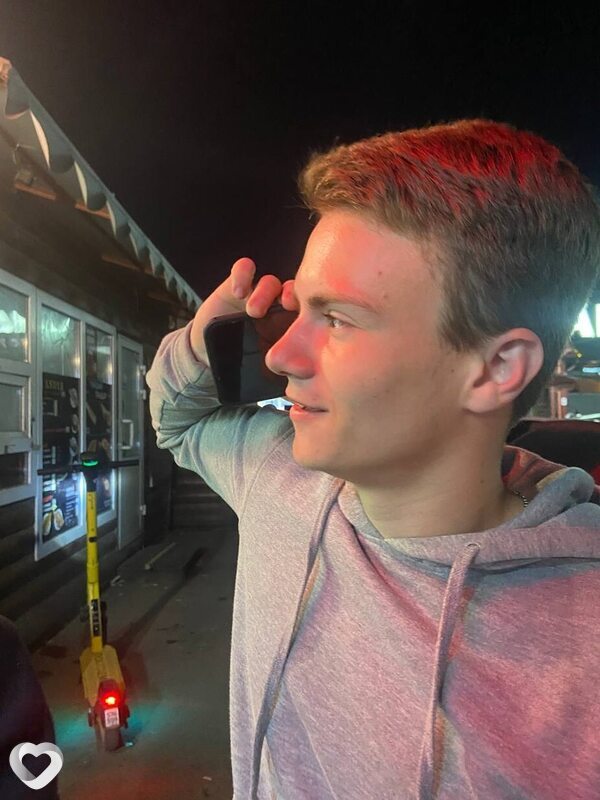 Анатолий, 22, Екатеринбурге — анкета №2627120