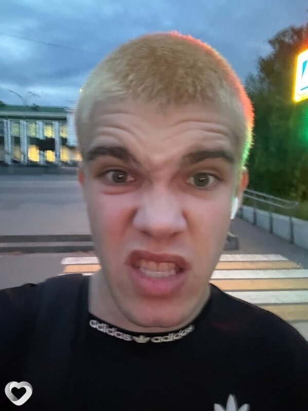 Артём, 19, Москве — анкета №2632711