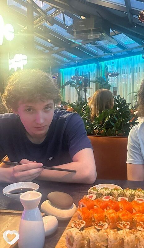 Александр, 19, Москве — анкета №2637169