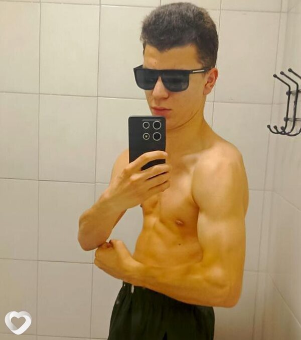 Роман, 20, Поронайске — анкета №2637127