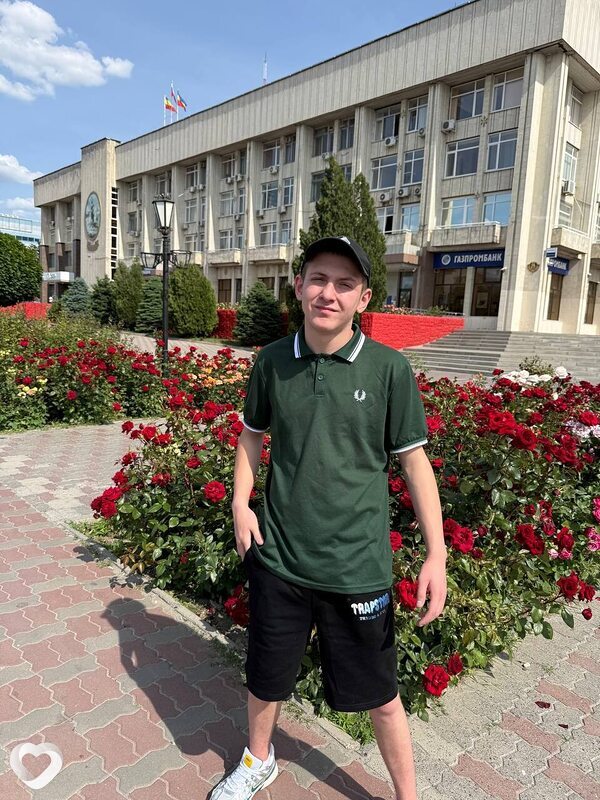 Вова, 25, Торезе — анкета №2637676