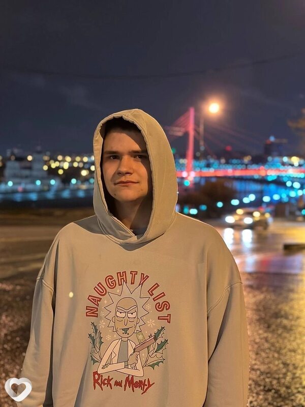Олег, 19, Москве — анкета №2639013