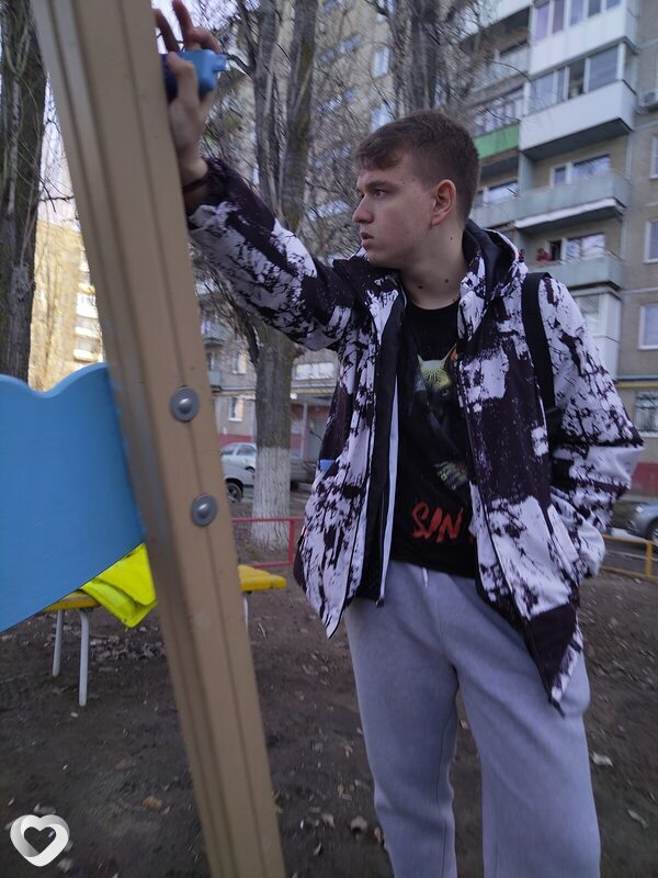 Илья, 21, Саратове — анкета №2639456