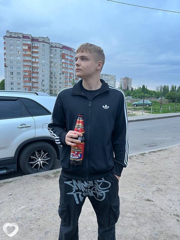 Артем, 19, Москве — анкета №2643616