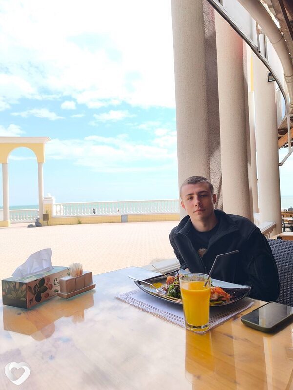 Александр, 21, Евпатории — анкета №2644655