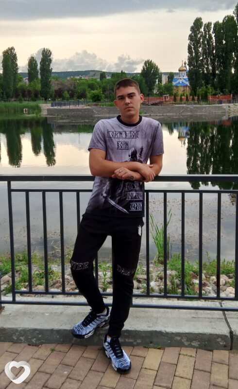 Андрей, 22, Саратове — анкета №2645009