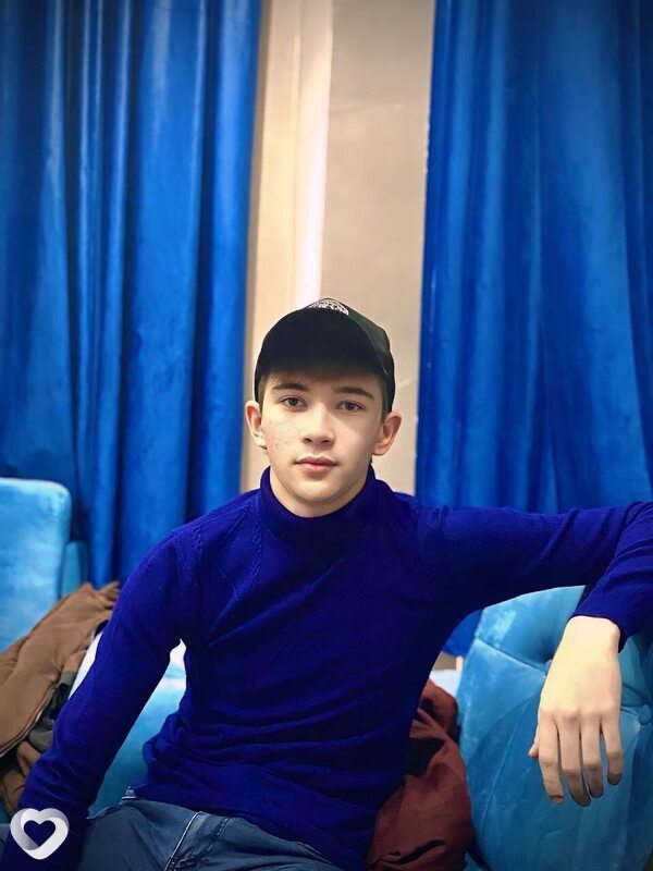 Василий, 21, Москве — анкета №2655035