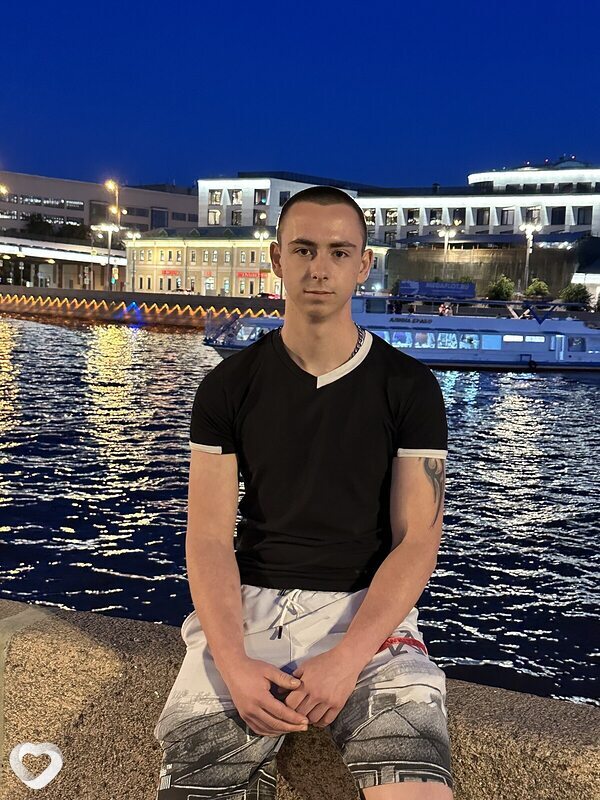 Давид, 21, Старом Осколе — анкета №2659118