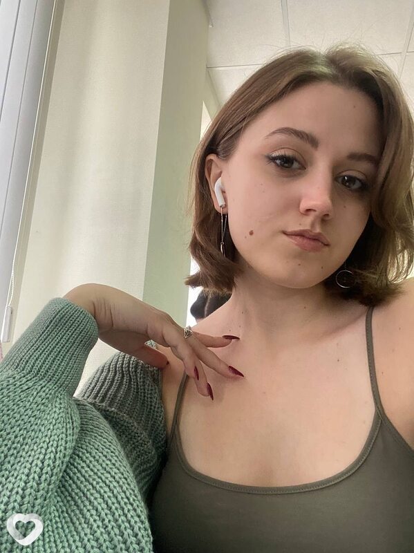 Карина, 21, Барнауле — анкета №2660871