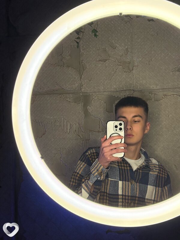 Иван, 21, Сургуте — анкета №2663352